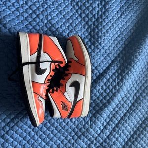 Jordan 1 mid SE Turf Orange